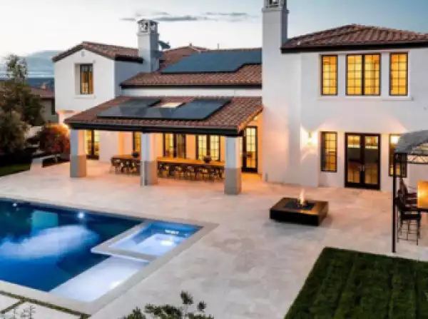 19-Year-Old Kylie Jenner Sells Her $2.6Million Mansion (Photo)